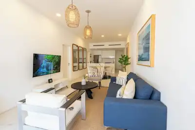 Image de Stay in the Heart of Cabo — Luxury 2br Condo Steps from Medano Beach & Marina
