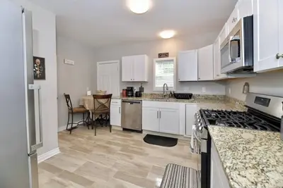 Image de Charming 3-bed in marvelous Indy near downtown in historic safe neighborhood!