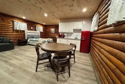 Image de Peaceful log cabin on a back gravel road with private deck and amenities of home