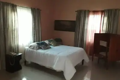 Image de Oasis@Karachi-Centrally Located 4Bed/4. 5Bath Home