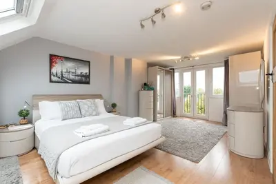 Image de Spacious 4-Bed House Direct Link to Central London - Pass the Keys