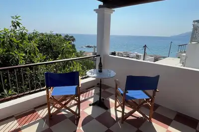 Image de Penthouse Studio with Breathtaking 360° Aegean Sea Views in Prime Magazia Beach