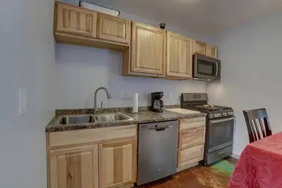 Image de Cozy apartment in charming Moab Downtown with kitchen and great fruit backyard,