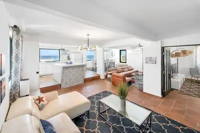 Image de 4 Br Kikita Beach Villa Oceanfront w Pool