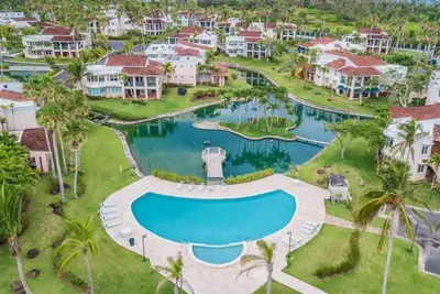 Image de Daria Beachfront community steps 2 pool- Generator