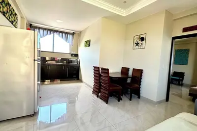 Image de Cozy 1 bedroom apartment, 5min walk to the sea!