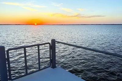 Image de Waterfront 3-bedroom house on Cedar Creek Lake in Star Harbor, dock and porch\n