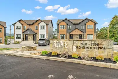 Image de Cheery and Stylish Three Bedroom Townhouse in Convenient Area