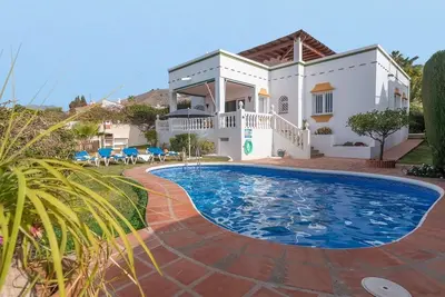 Villa Altamira Nerja by Ruralidays