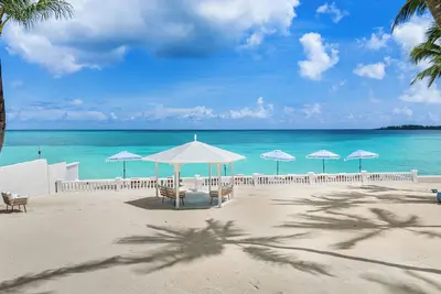 Image de Emerald Wave 10-Bedroom Estate