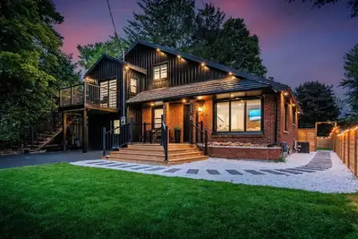 Image de The Georgian Bay Cottage - Hot Tub + Sauna + Fire-pit + More!