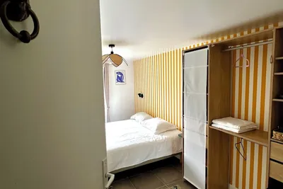 Image de Chambre avec salle de bain et jardin dans Maison Meulière