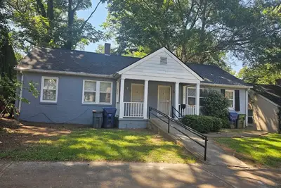 Image de Cozy 2-bedroom apartment with Ac and WiFi in charming Atlanta