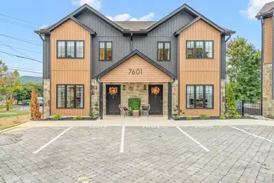 Image de Cozy, Elegant  3 Bedroom Townhouse with Romantic Vibe