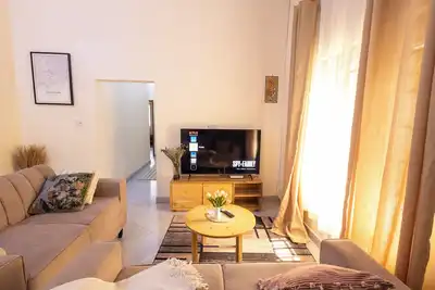 Image de Msasani Nyumbani Apartments - 2 bedroom premium w/ Ac, Washer, 60\" Tv + Netflix