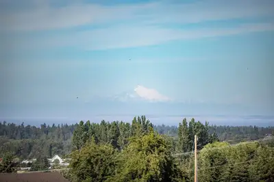 Image de Mountain and Water View at Charming 2-bedroom Retreat in Sequim