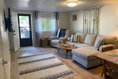 Image de Cozy 3-bedroom garden level, dog friendly, in the heart of Greeley
