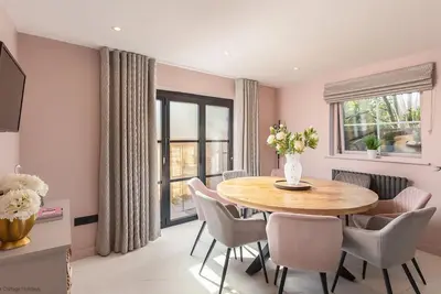 Image de Dovecote House - Luxury Town House in centre of Market Town