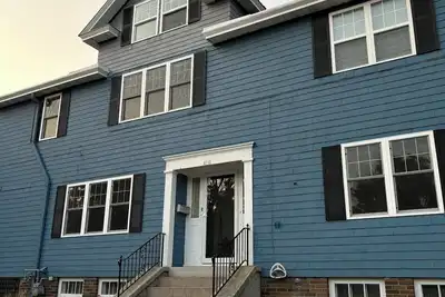 Image de Gorgeous 6-bedroom house. Sleeps 16. . 3 mile from the beach!