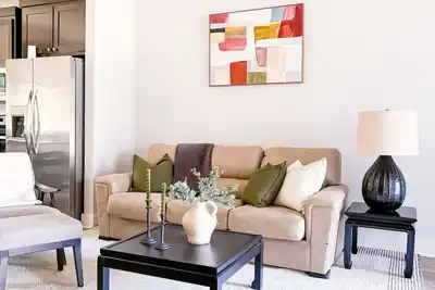 Image de Charming 2-bedroom townhome in Lindale with Ac, WiFi, Fenced yard and Ev charger