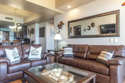 Image de Beautiful 2 Br 2 Ba condo in Phase 1 Cristal 903