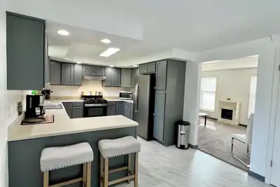Image de Spacious Modern Family Home - Prime Location