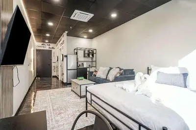 Image de *New* Loft 5 min to Ppg/Convention center Sleeps 4