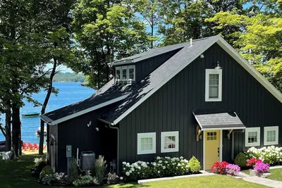 Image de Stunning two-bedroom lakeside retreat in peaceful Skaneateles