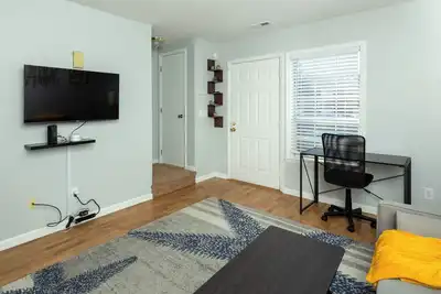 Image de Fully Renovated 2 bdrm/2. 5ba near Unc & Weaver St!