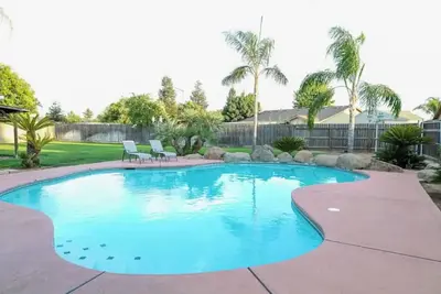 Image de Cozy 2-bedroom house in charming Dinuba with Ac, WiFi, a pool and a fitness room