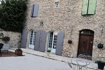Image de Le Mas Pacha vous accueille en Provence dans ses agréables chambres d'hôtes.