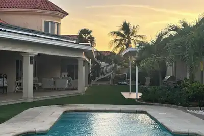 Image de Een Luxe Villa Gelegen in Aruba's Exclusieve Opal Wijk Vlakbij het Strand