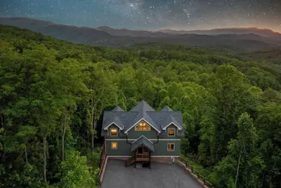 Image de Smoky Skies | By Colonial Properties