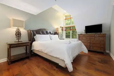 Image de Inviting Ski-In/Ski-Out Condo at Okemo +Hot Tub