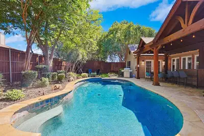 Image de 5bd, 2ba w Backyard Oasis, Pool, Jacuzzi, Firepit