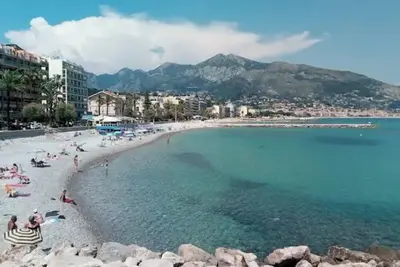Image de Très joli studio moderne! les pieds dans l’eau tout proche Monaco et Italie! !
