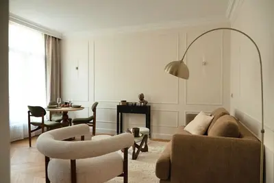 Renovated Apt Champs-Elysées A/C