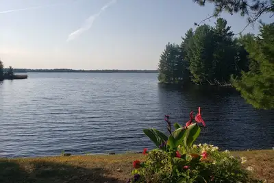 Image de Lakefront Cabin on Island Lake