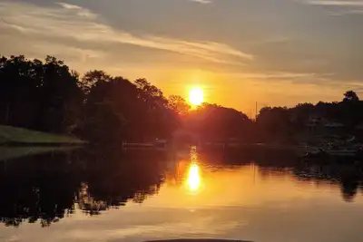 Image de Frog Haven on Lake Bowen