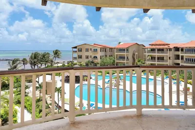 Image de Breathtaking Oceanview Escape: 3rd Floor Condo, Expansive Balcony & Resort Perks