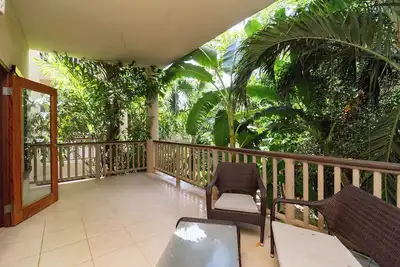 Image de Tropical Garden Retreat: Cozy 1br Condo with Resort Amenities