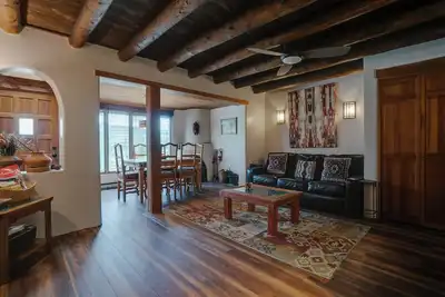 Image de Classic Taos Ski Condo with Mountain Views