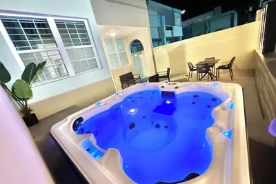 Image de Beachside With Private Jacuzzy, Full A/c, Totally Renovated, Brand new