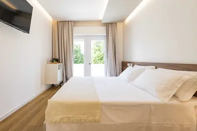 Cozy and elegant facility with great connections!