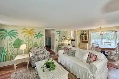 Image de Firefly Trail Cottage • King Bed • Screened Porch