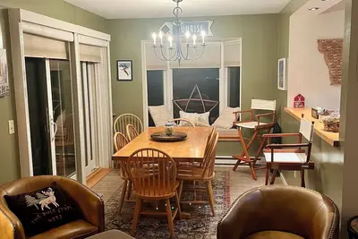 Image de Ski on/off Snow Creek Condo at Sugarbush Mountain Resort.