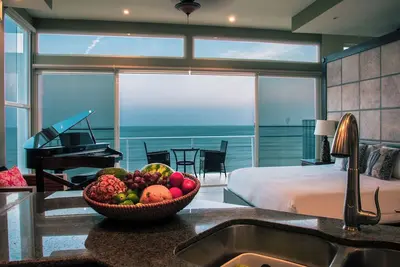 Image de Escape to Paradise Beachfront Suite at Panama's Premier Hotel Golden Cowry Suite
