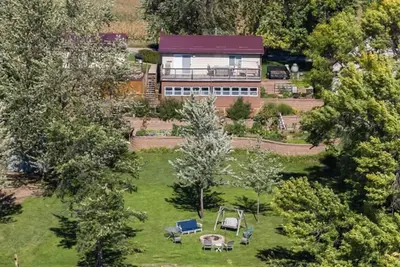 Image de Watkins Lake House With Large Lot And Dock