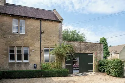 Pass the Keys | 4 Bed Victorian Home | Courtyard | Parking