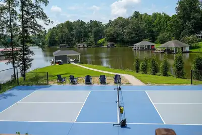 Image de Hyco Pickle Pointe. Lakefront 4 bed 3 bath w/ private pickleball court